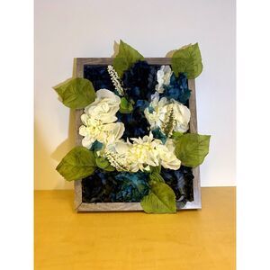 Gray Wood Picture Frame Wall Hanging With Flowers Decor